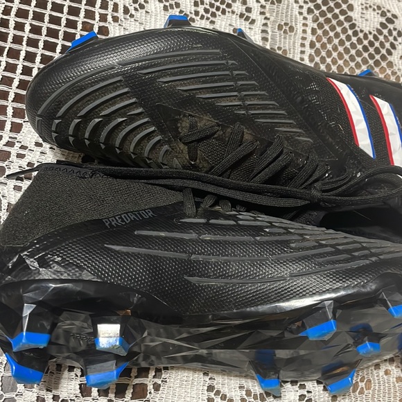 Mens adidas soccer cleats worn twice. Size 8.5 - Picture 5 of 5
